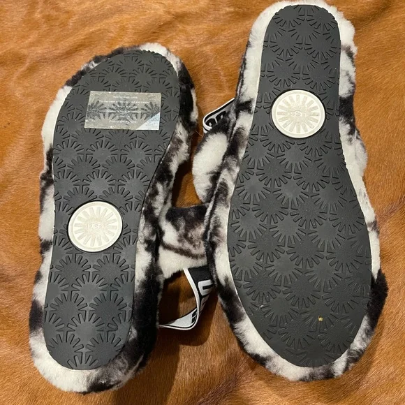 Brand new UGG Sandal slippers. - Picture 4 of 4